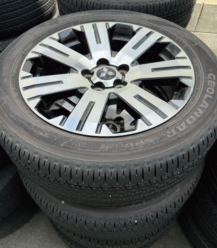 中古純正18インチタイヤ＆アルミ4本セット117a