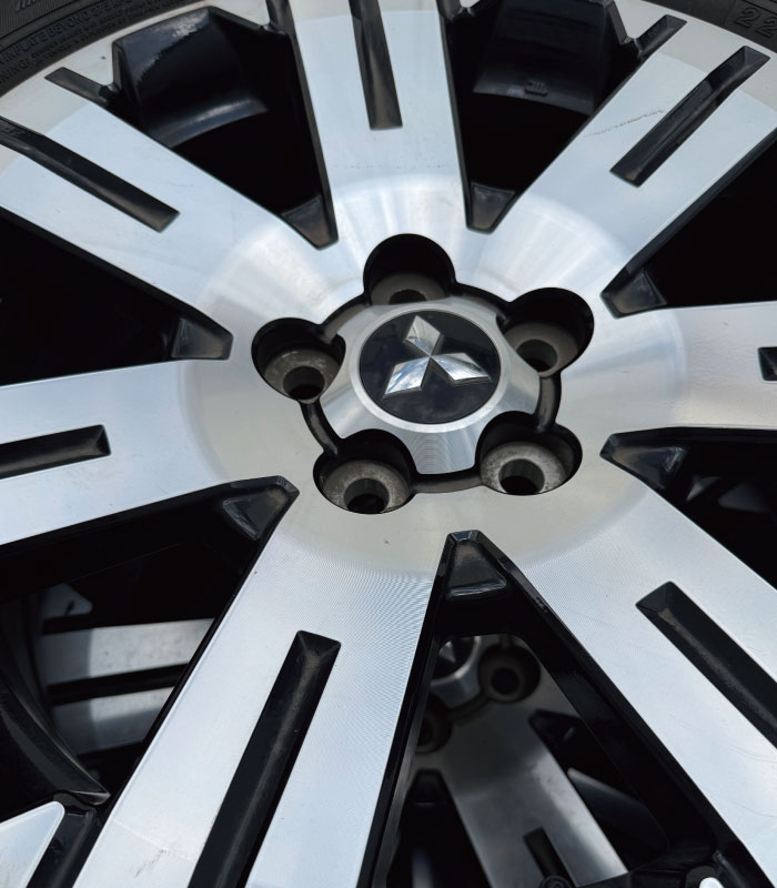 中古純正18インチタイヤ＆アルミ4本セット117a サムネイル2